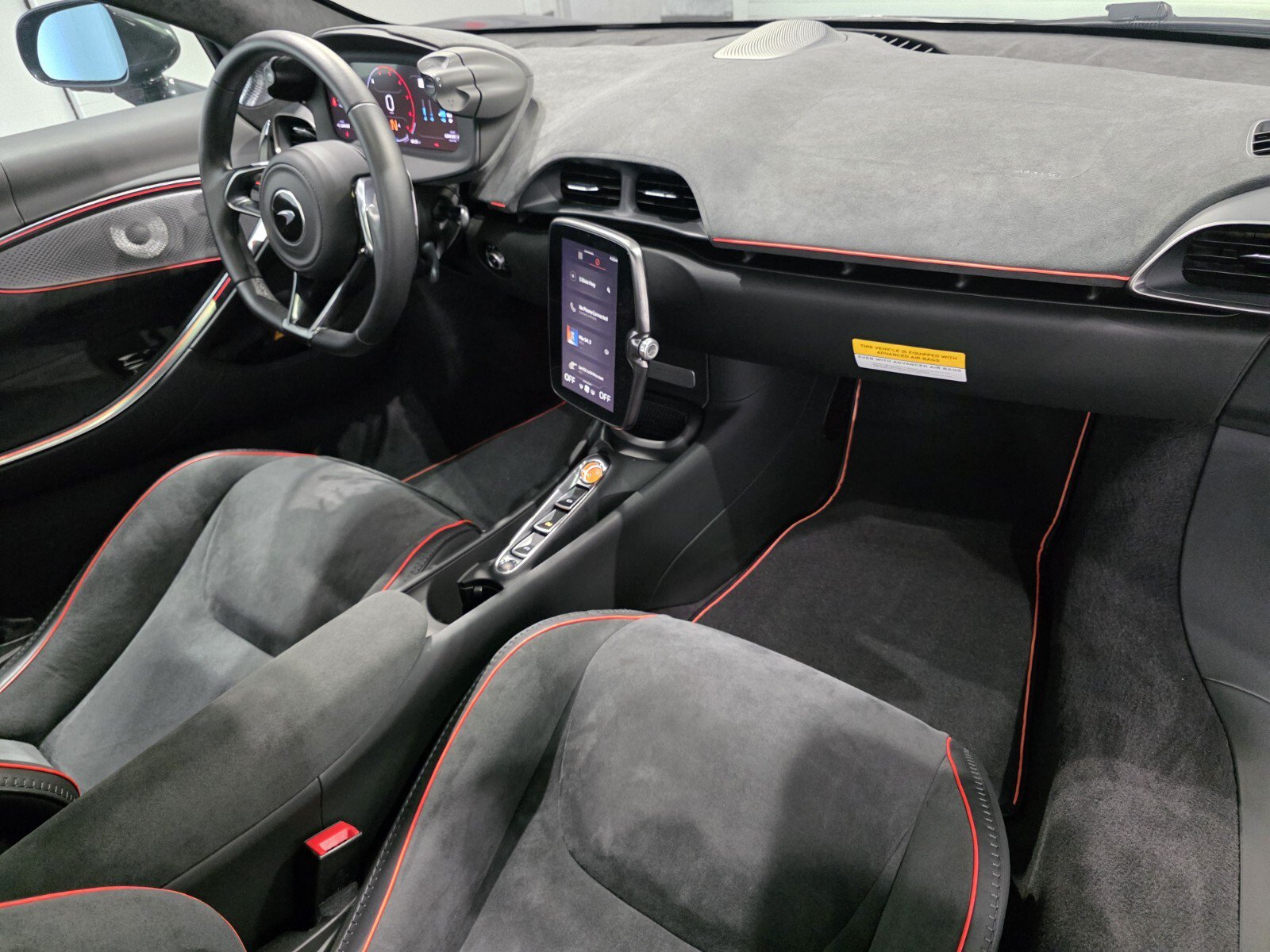 Used 2026 McLaren Artura RWD image 17