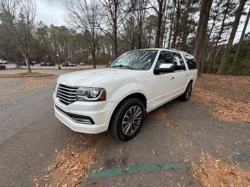 Used 2015 Lincoln Navigator L 4WD image 2