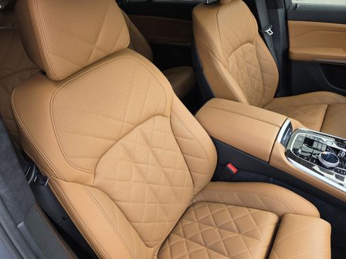 Used 2024 BMW X7 xDrive40i w/ Executive Package image 31