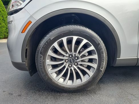 Used 2022 Lincoln Aviator AWD w/ Premium Package image 11