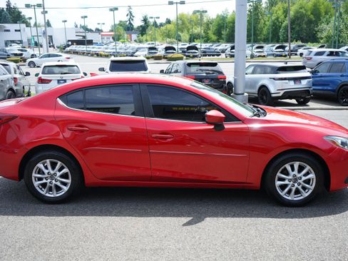 Used 2015 MAZDA MAZDA3 i Touring w/ Technology Package FWD image 6