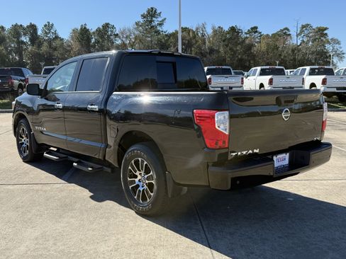 Used 2021 Nissan Titan SV w/ SV Convenience Package image 7