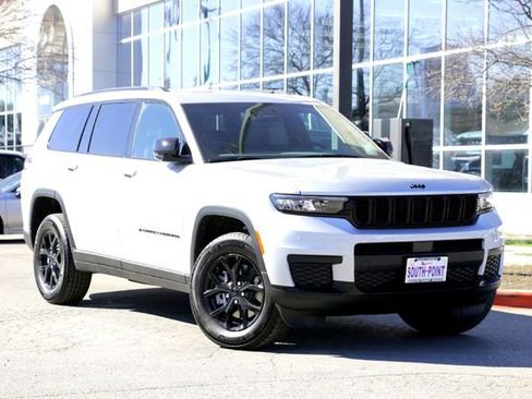 New 2025 Jeep Grand Cherokee L Laredo image 1