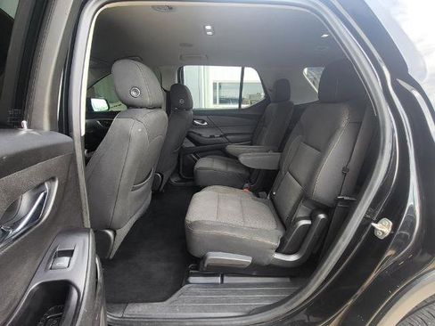 Used 2020 Chevrolet Traverse LT image 25