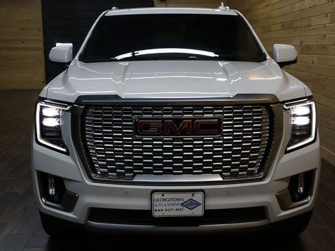 Used 2023 GMC Yukon Denali AWD/4WD image 7