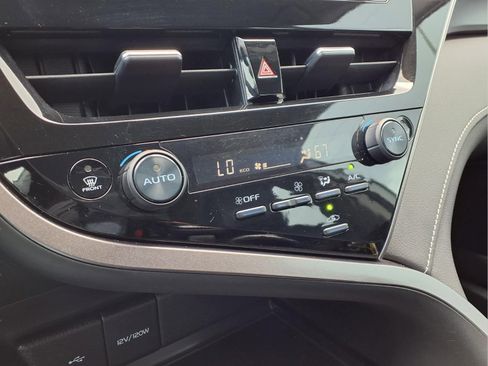 Used 2024 Toyota Camry SE w/ Convenience Package image 18