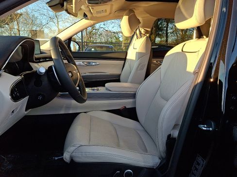 Certified 2025 Genesis GV70 2.5T w/ Advanced Package AWD/4WD image 14