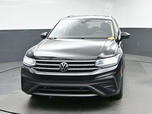 Used 2023 Volkswagen Tiguan SE FWD image 3