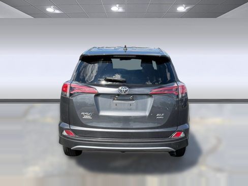 Used 2018 Toyota RAV4 XLE AWD/4WD image 8