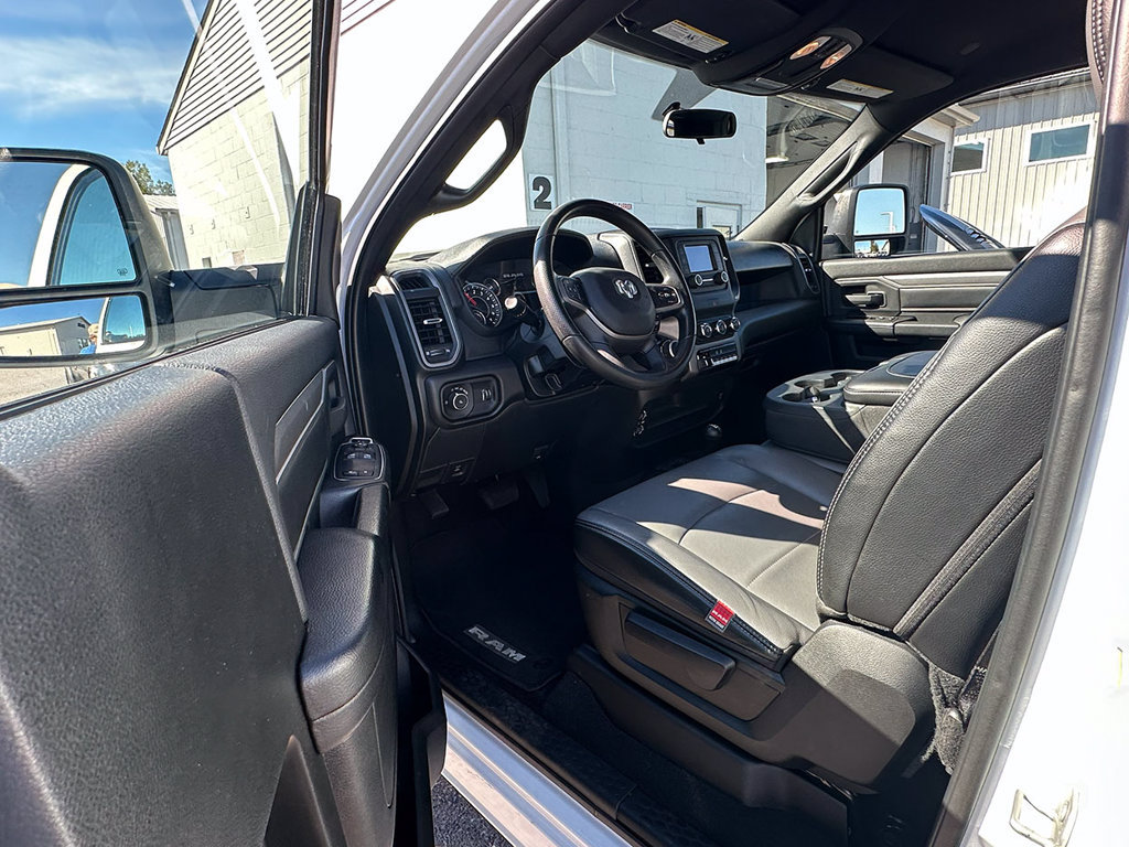Used 2024 RAM 2500 Tradesman w/ Chrome Appearance Group AWD/4WD image 18