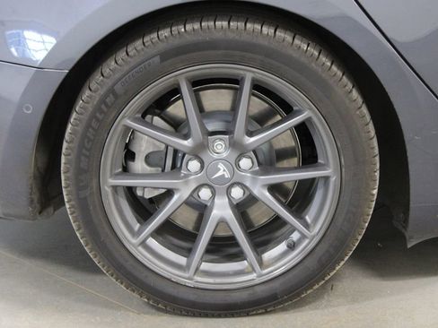 Used 2021 Tesla Model 3 Standard Range Plus image 12
