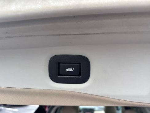 Used 2018 Nissan Rogue SV w/ Sun & Sound Touring Package AWD/4WD image 40
