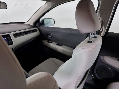 Used 2020 Honda HR-V LX image 19