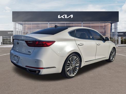 Certified 2019 Kia Cadenza Limited image 4