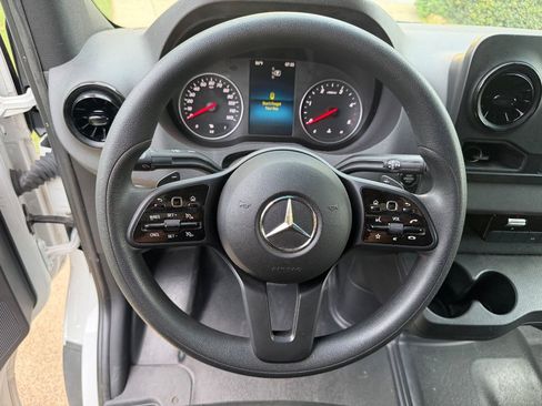 Used 2023 Mercedes-Benz Sprinter 2500 image 13