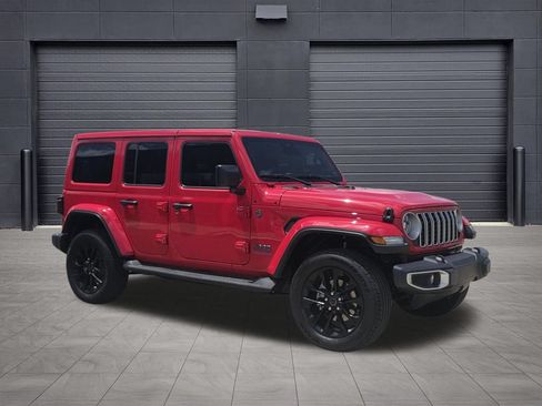 Used 2025 Jeep Wrangler Unlimited Sahara AWD/4WD image 3