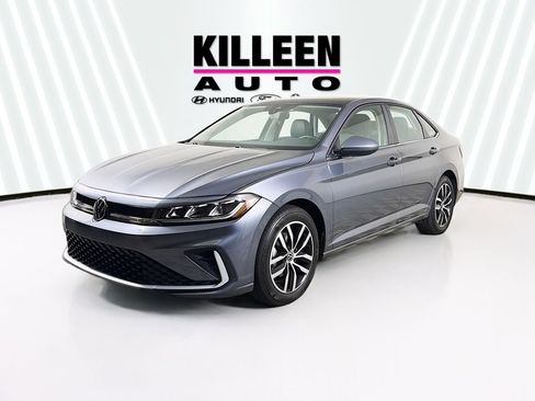 Used 2025 Volkswagen Jetta SE FWD image 3