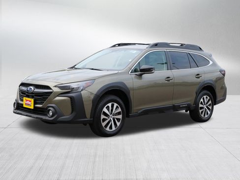 Used 2024 Subaru Outback Premium AWD/4WD image 3