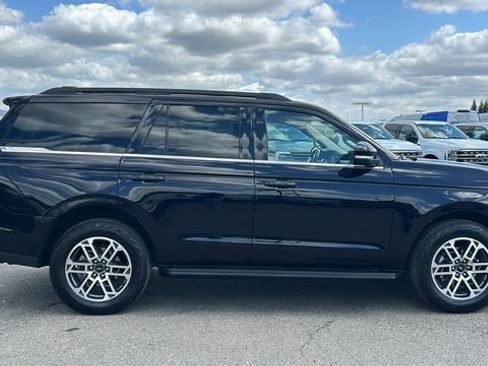 Certified 2025 Ford Expedition Active AWD/4WD image 2