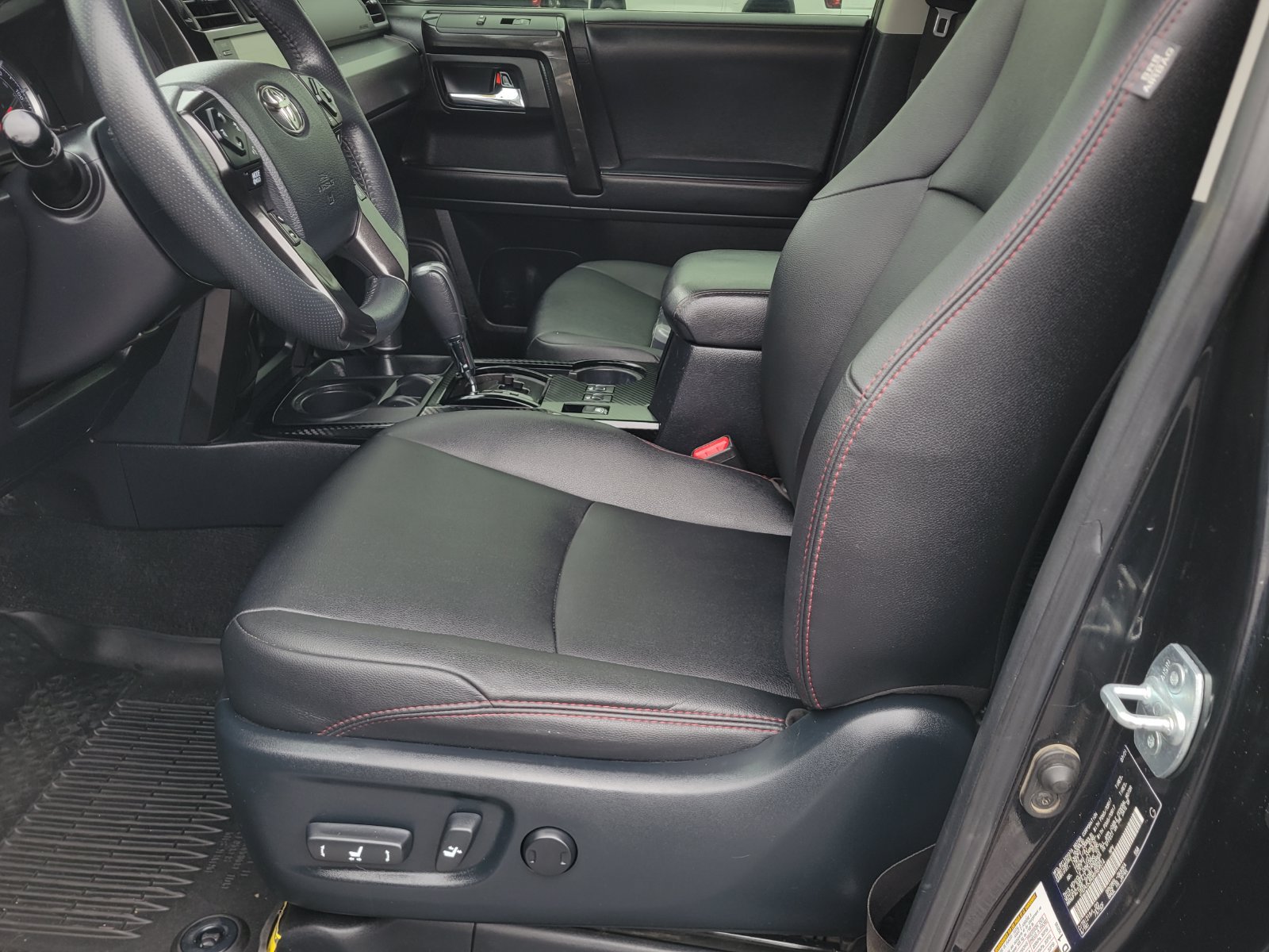Used 2021 Toyota 4Runner Venture w/ Moonroof Package AWD/4WD image 9