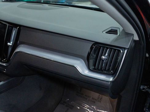 Used 2020 Volvo V60 T5 Cross Country AWD/4WD image 28