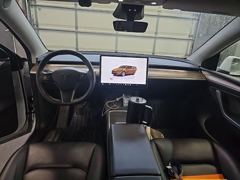 Used 2023 Tesla Model Y Long Range image 2