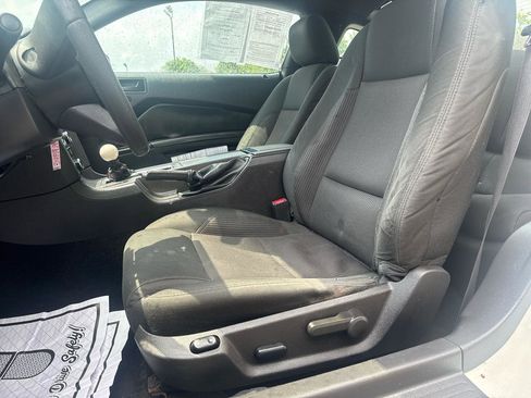 Used 2010 Ford Mustang Coupe RWD image 23