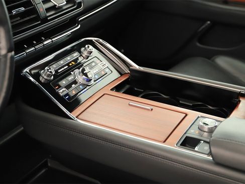 Used 2024 Lincoln Navigator Reserve image 17