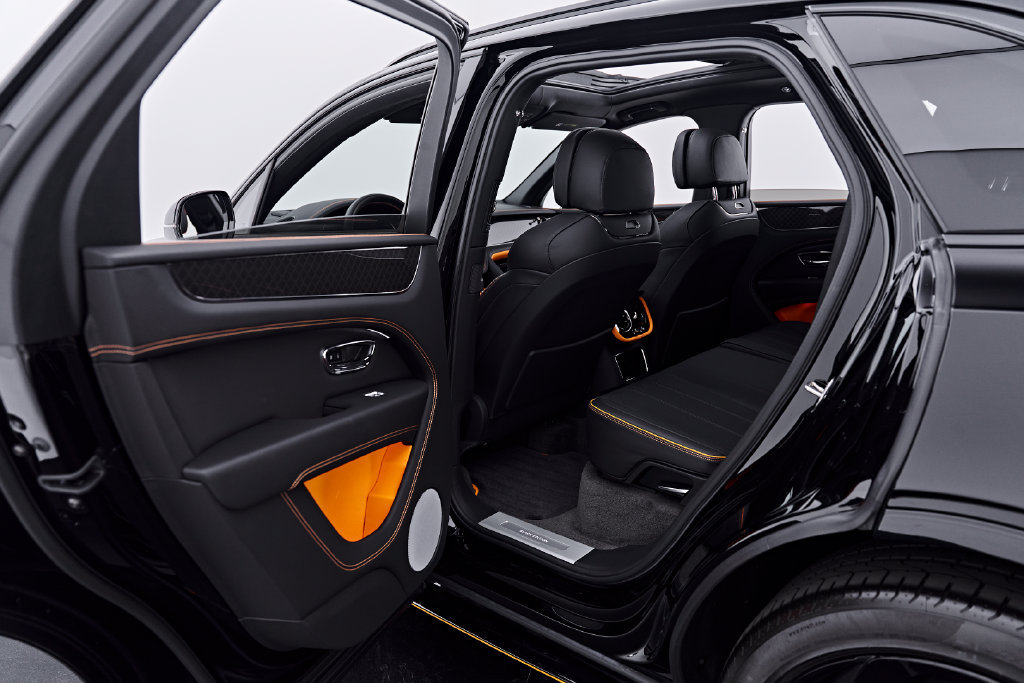Used 2025 Bentley Bentayga AWD/4WD image 40