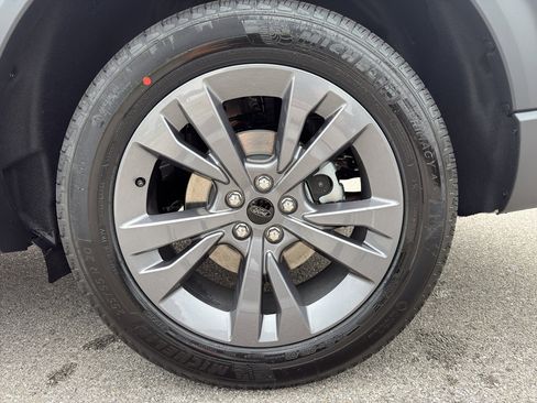 New 2025 Ford Explorer Active w/ Active Comfort Package image 19