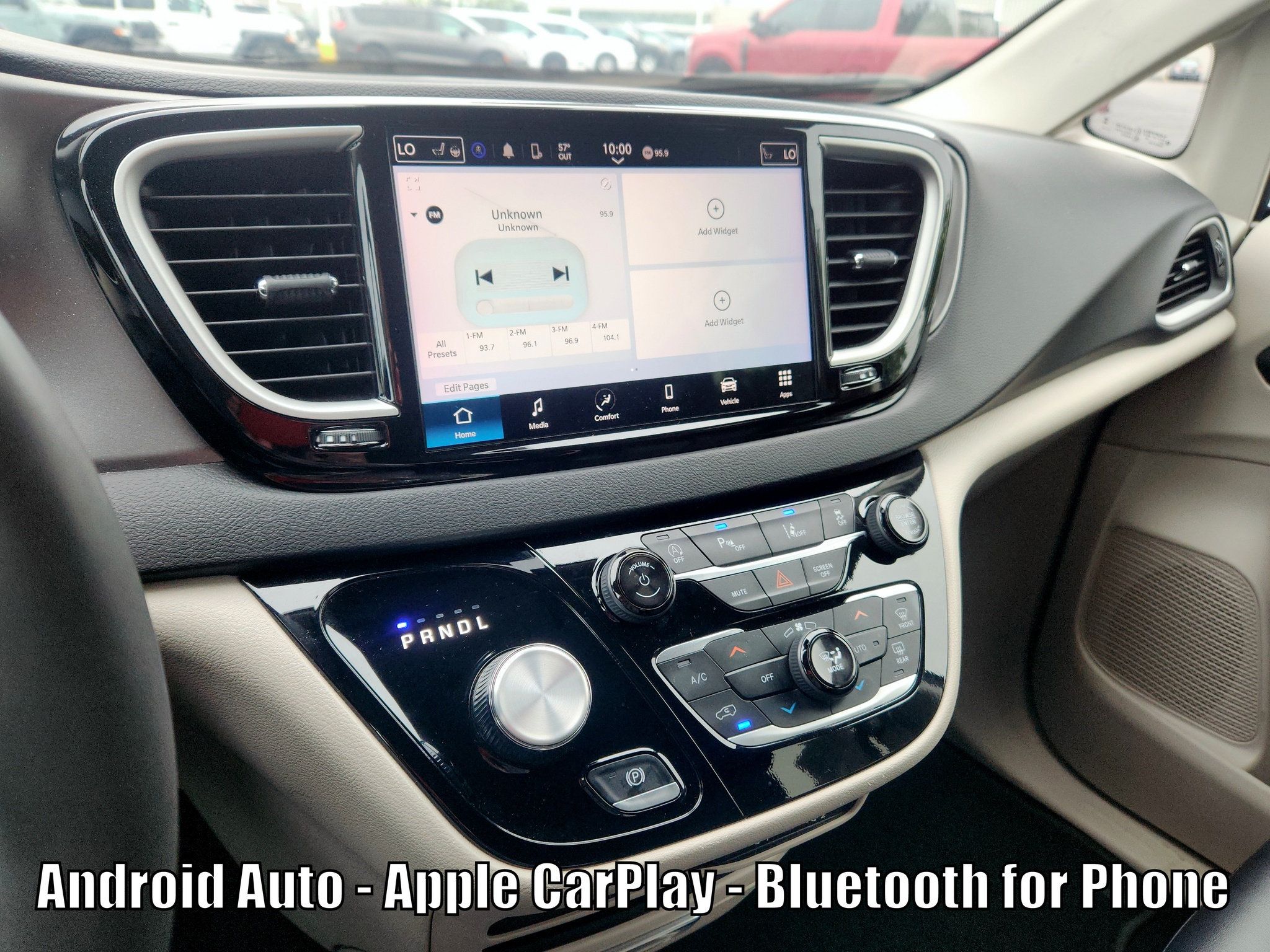 Used 2024 Chrysler Pacifica Touring-L FWD image 3