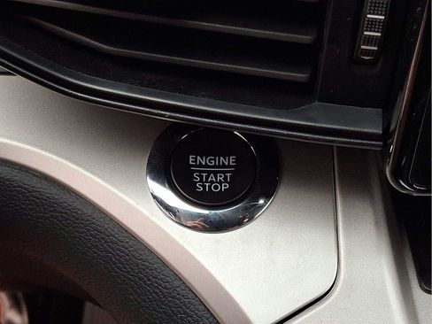 Used 2022 Ford Explorer XLT RWD image 25