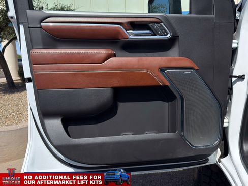 Used 2024 GMC Sierra 3500 Denali Ultimate AWD/4WD image 17