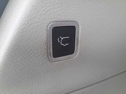 Used 2021 Chrysler Pacifica Touring-L FWD image 29