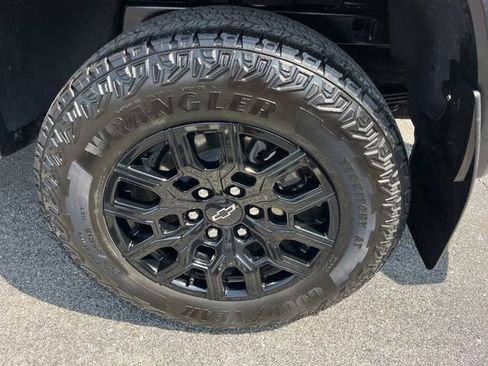 Used 2025 Chevrolet Colorado Trail Boss AWD/4WD image 14