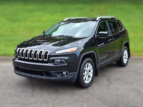 Used 2016 Jeep Cherokee Latitude w/ Comfort/Convenience Group AWD/4WD image 2