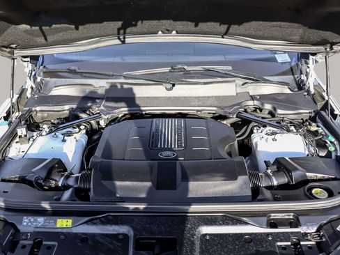 Used 2018 Land Rover Discovery SE image 41