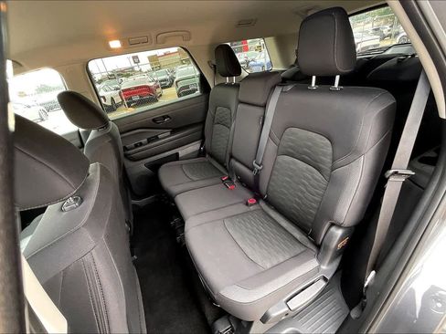 Used 2025 Nissan Pathfinder SV AWD/4WD image 28