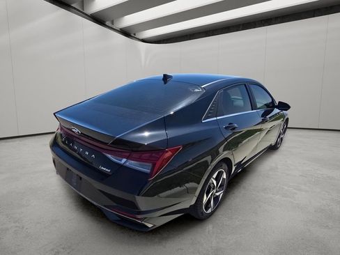 Used 2021 Hyundai Elantra Limited image 5