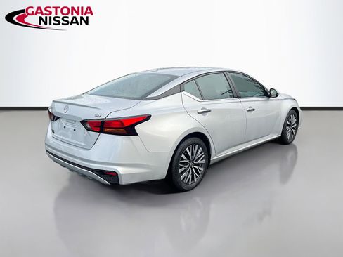 Used 2023 Nissan Altima 2.5 SV image 9