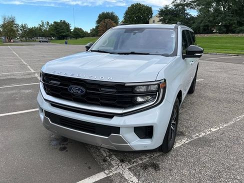 Used 2025 Ford Expedition Max Platinum AWD/4WD image 4