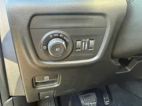 Used 2023 Jeep Grand Cherokee Limited image 53