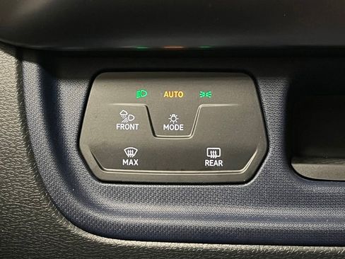Used 2025 Volkswagen ID. Buzz Pro S RWD image 15