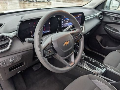 Used 2025 Chevrolet TrailBlazer LT FWD image 9