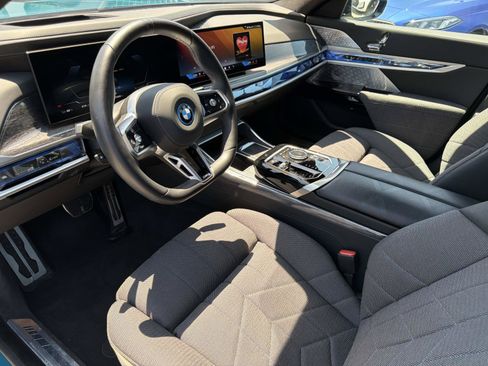 Used 2025 BMW i7 M70 AWD/4WD image 18
