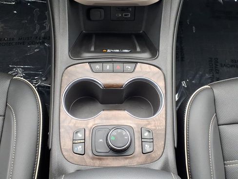 Used 2023 GMC Acadia Denali w/ Denali Ultimate Package AWD/4WD image 31