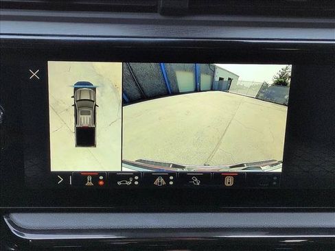Used 2025 GMC Sierra 1500 AT4 w/ Technology Package AWD/4WD image 18