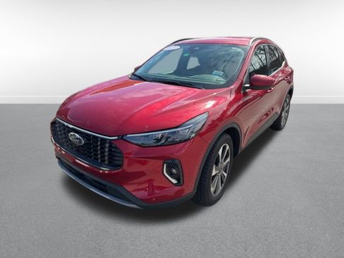 Used 2023 Ford Escape Platinum image 1
