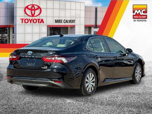 Used 2022 Toyota Camry LE FWD image 5