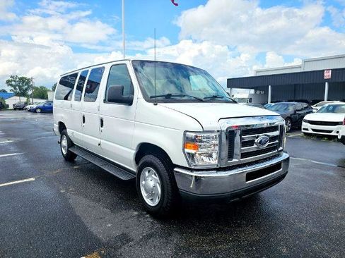 Used 2011 Ford E-350 and Econoline 350 XLT image 3